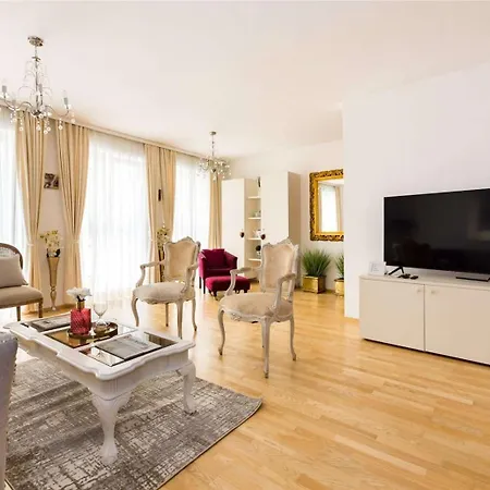 3br Penthouse In Centre Of St Wolfgang - What'app - 0034-635-518-216 - For Reservations! Apartment *