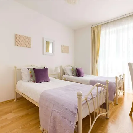 3br Penthouse In Centre Of St Wolfgang - What'app - 0034-635-518-216 - For Reservations! Apartment *
