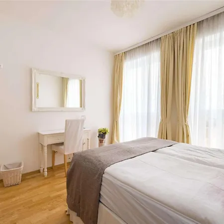 3br Penthouse In Centre Of St Wolfgang - What'app - 0034-635-518-216 - For Reservations! Apartment