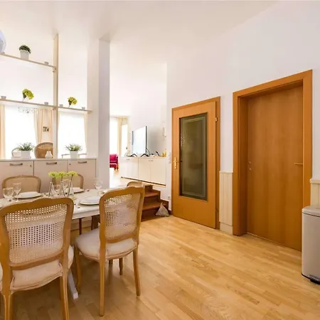 3br Penthouse In Centre Of St Wolfgang - What'app - 0034-635-518-216 - For Reservations! Apartment *