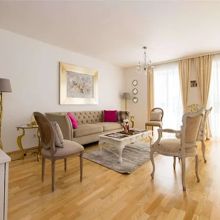 Apartment 3br Penthouse In Centre Of St Wolfgang - What'app - 0034-635-518-216 - For Reservations!